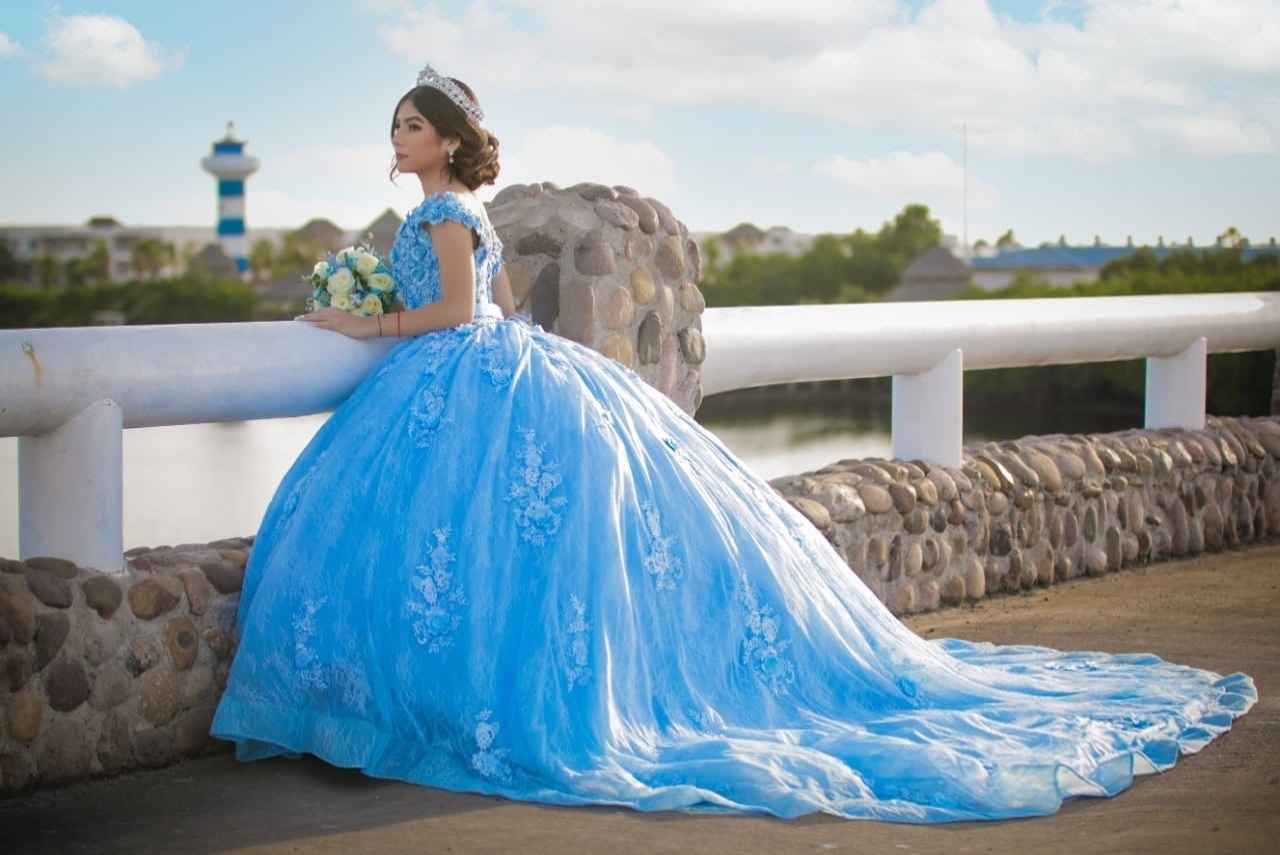 MI VESTIDO BLANCO